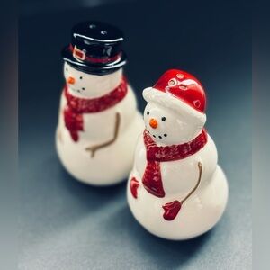 Ceramic Christmas Decorative Salt & Pepper Shaker Set